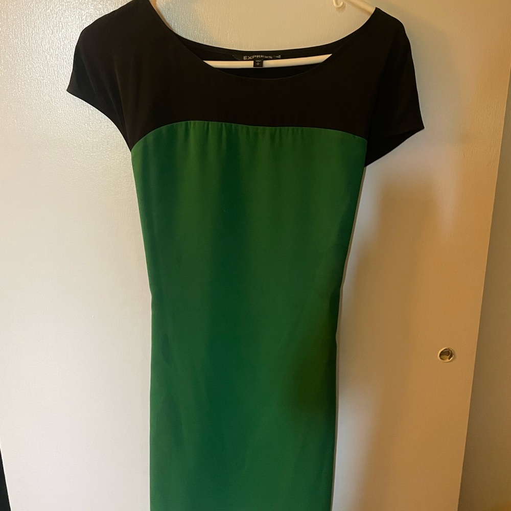 Express Black and Green Sheath Midi Dress with Cap Sleeves